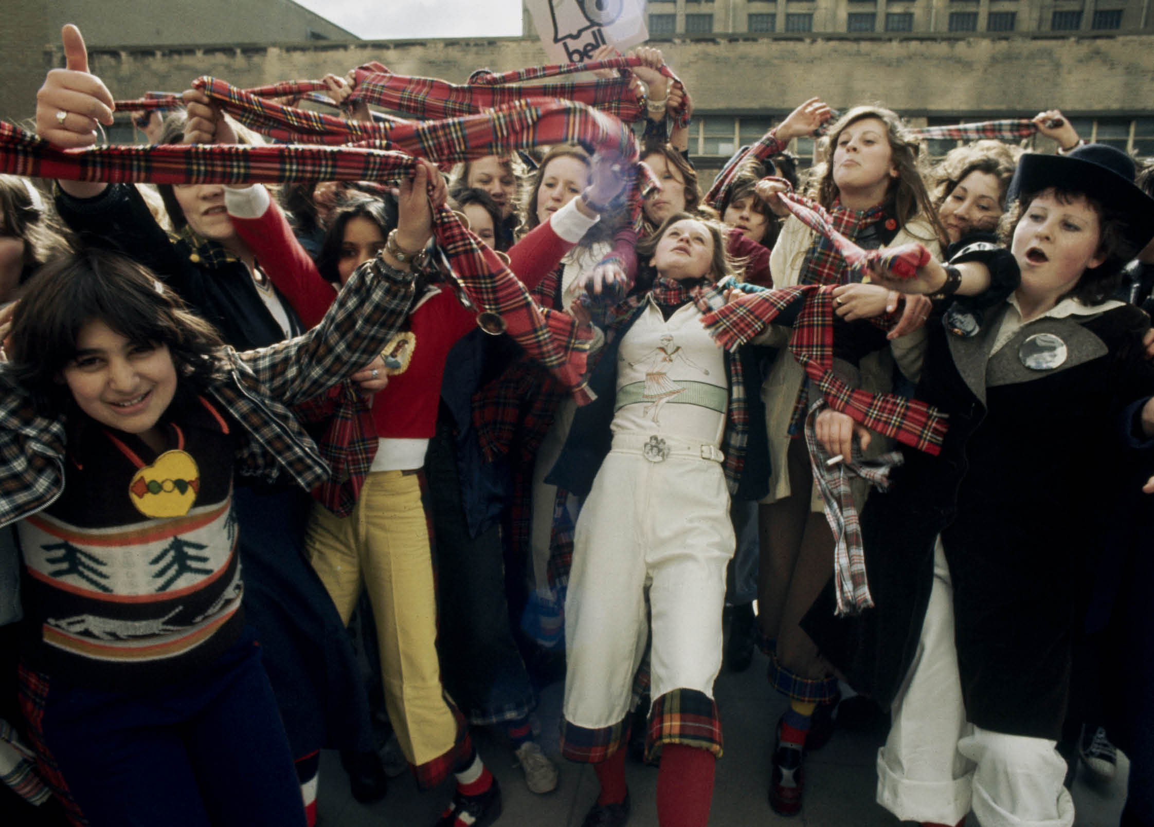 Teenage fans of the Bay City Rollers captured in 1975 expressed their love - photo 7