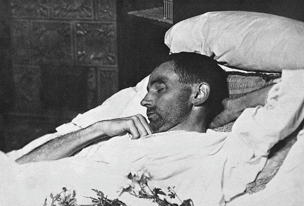 Schiele on his Deathbed 1918 Schiele s Childhood Under the sign of - photo 6