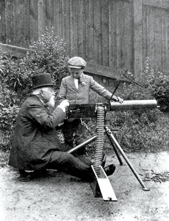 In 1910 Sir Hiram Maxim inventor of the first fully automatic machinegun - photo 13