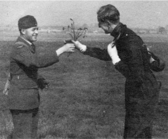 Doncaster September 1939 a bouquet of dandelions from Sgt Dale after my first - photo 3