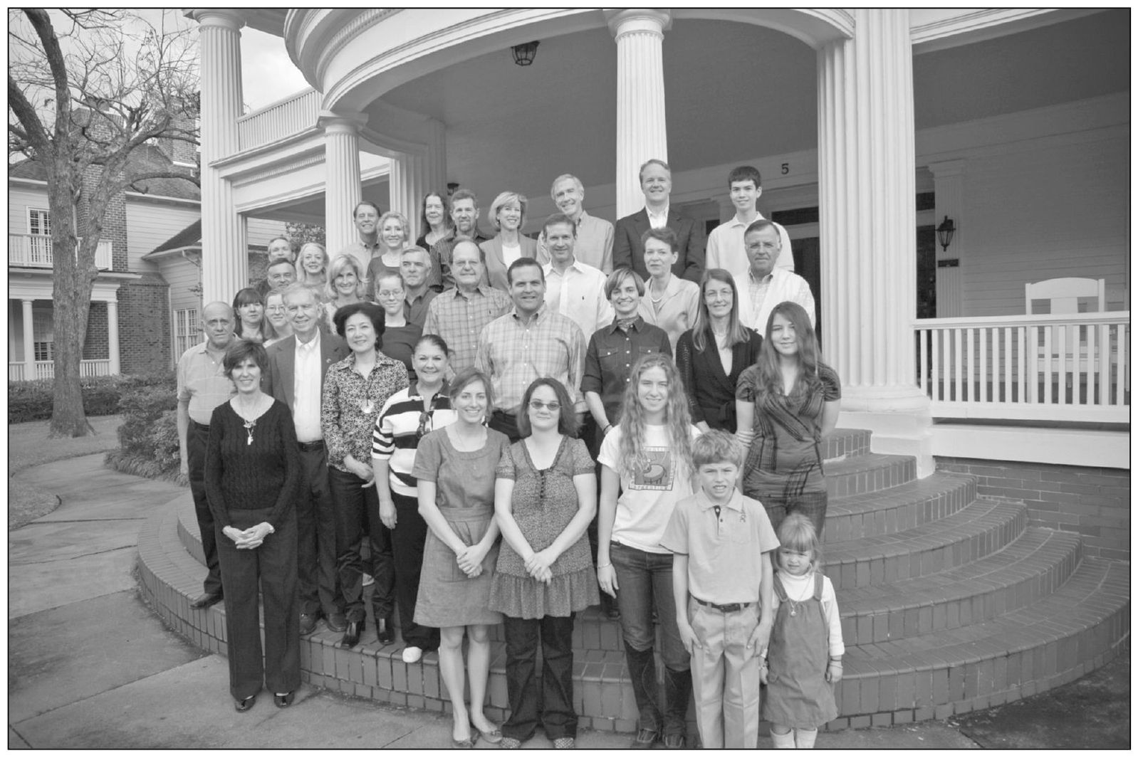 Pictured are the residents of Courtlandt Place in 2009 Photograph by Benjamin - photo 2