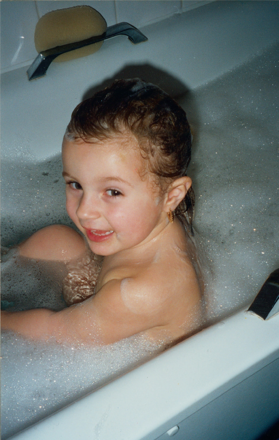 Enjoying a bubble bath NOT a bath bombWith my great-nanny Julie who I locked - photo 3