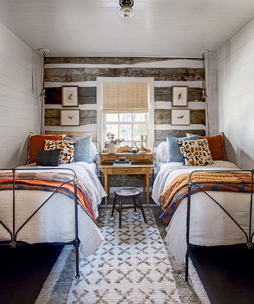 Tammy Connor adds casual cheer to a pair of iron-frame beds with antique quilts - photo 9