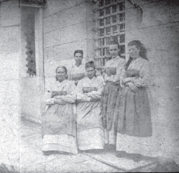 Woman inmates of New Yorks Sing Sing Prison pose for a photographer preserving - photo 4