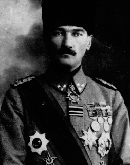 GHAZI MUSTAPHA KEMAL Supreme Turkish commander CAPTAIN IOANNIS - photo 10