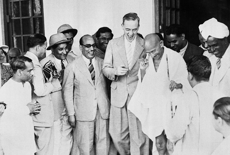 Sir Stafford Cripps meets Gandhi in Delhi during his mission to reconcile the - photo 17