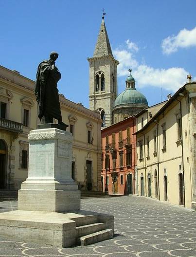 The Statue of Ovid in Piazza XX Settembre Sulmona his city of birth AMOURS - photo 7