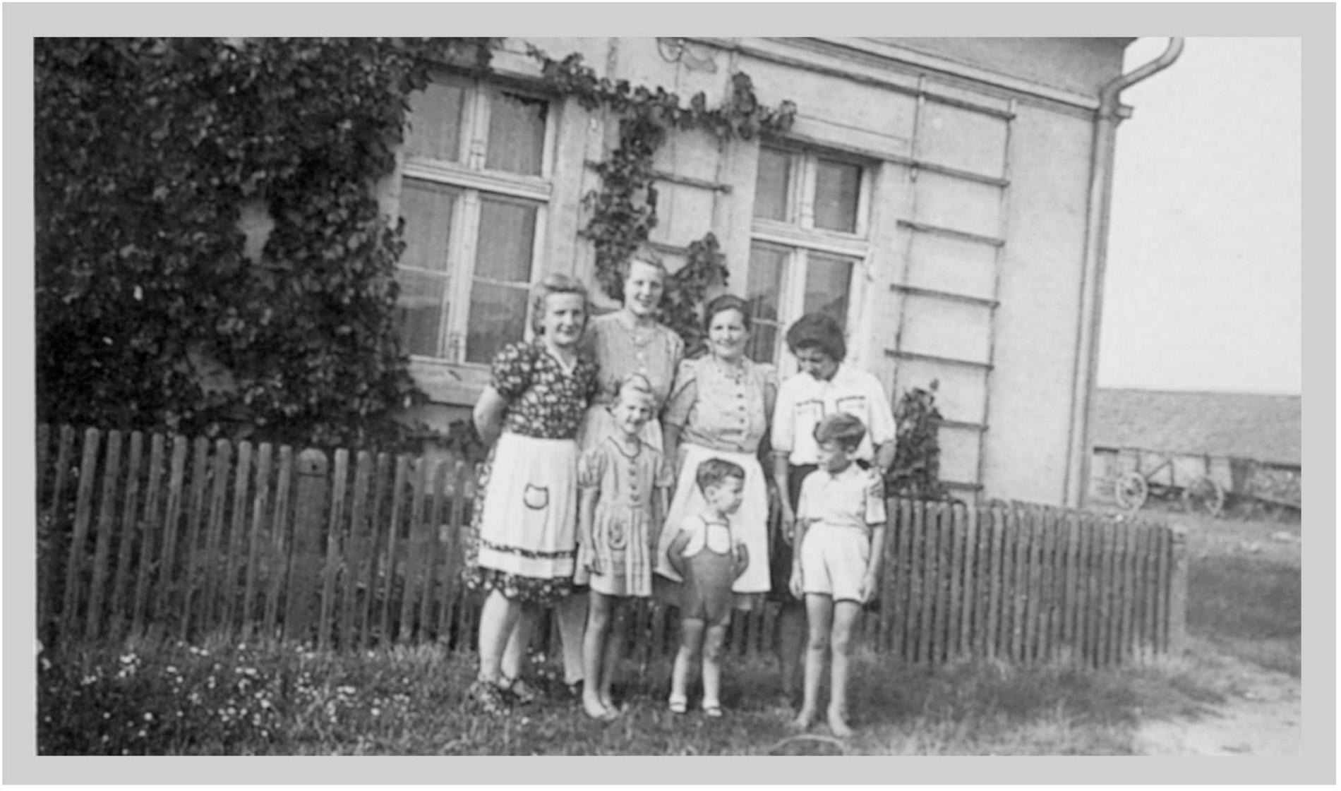 The brick factory house at Wartegau 1944 Left to right back row Mutti Eva - photo 7