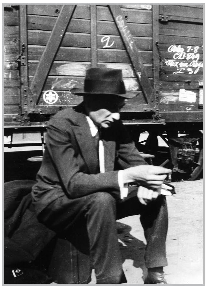 Frontispiece Joseph Roth on a railway platform somewhere in France in 1925 - photo 3