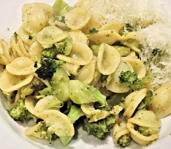 This simple pasta recipe will satisfy your hunger when served with a fresh - photo 7