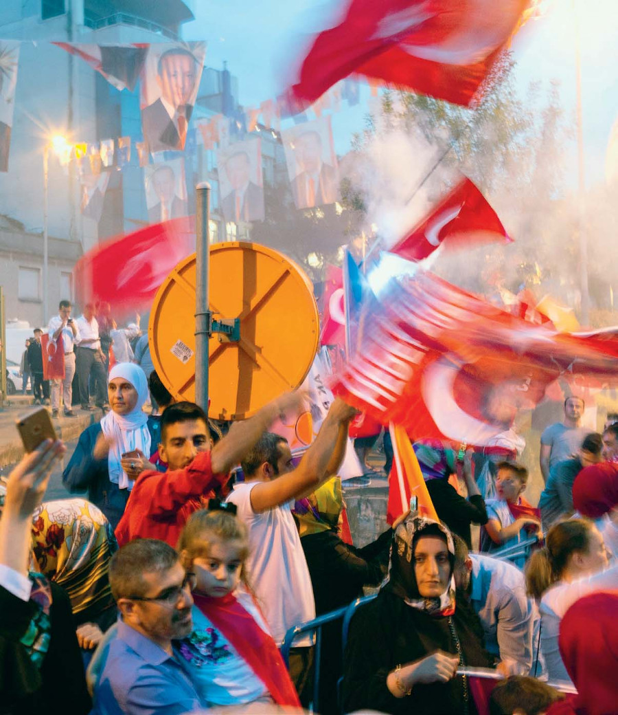 Erdoan supporters celebrate his victory in the presidential elections June - photo 22