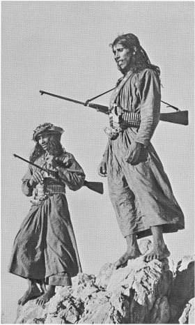 16 Bin Kabina and bin Ghabaisha in Oman ARABIAN SANDS WILFRED THESIGER - photo 16