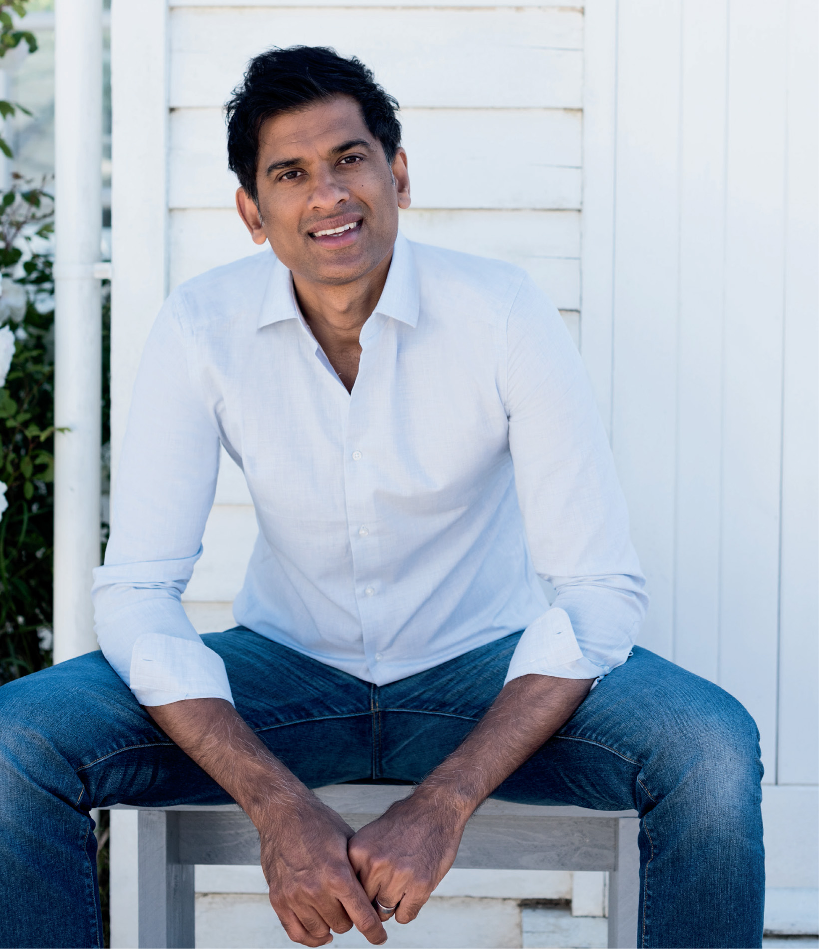 CONTENTS ABOUT THE AUTHOR Dr Rangan Chatterjee is a pioneer in the emerging - photo 4