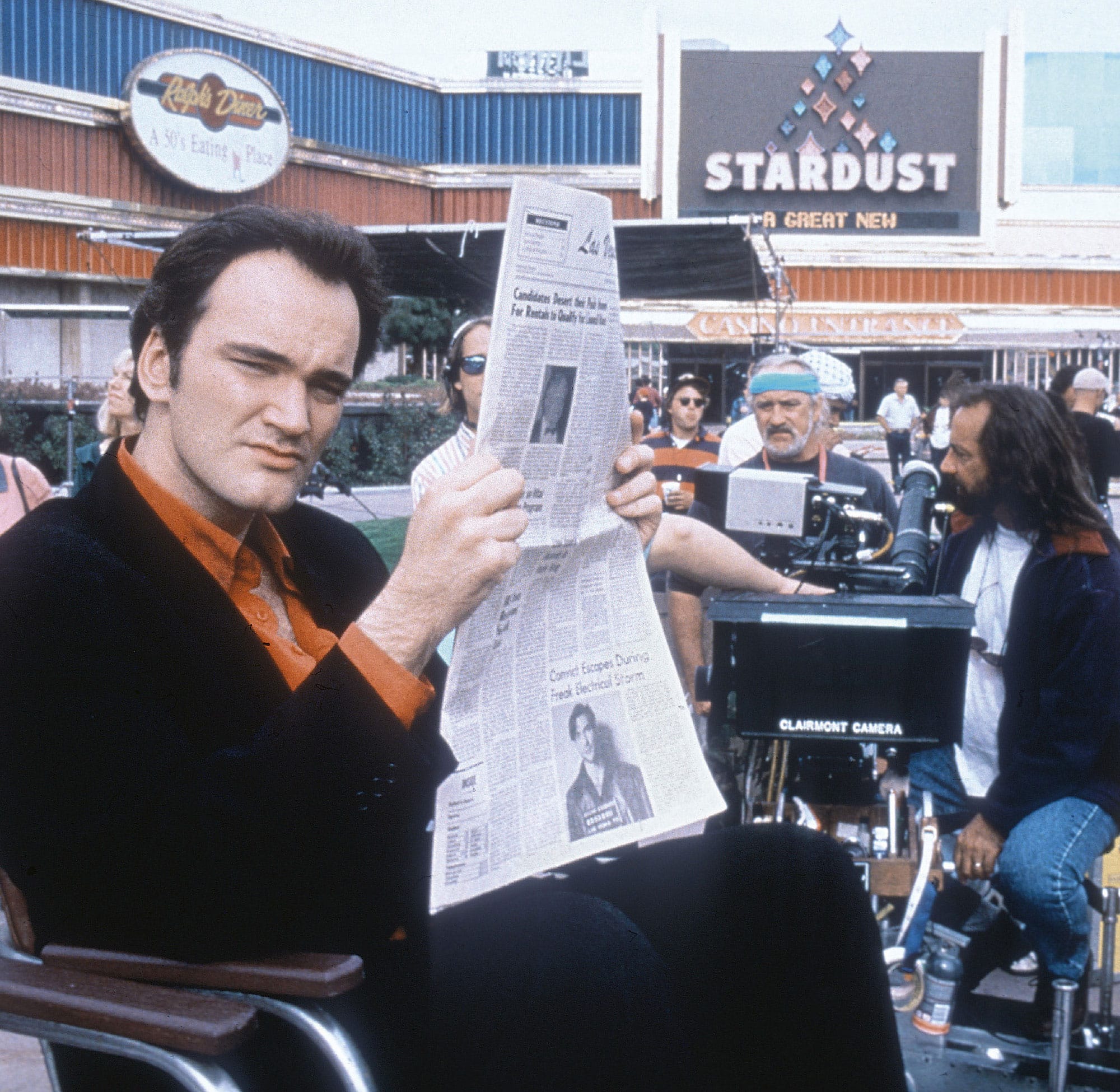 Quentin Tarantino in conversation with Harvey Keitel during the shoot for - photo 4