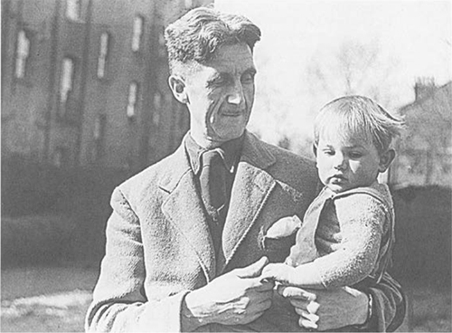 George Orwell with his adopted son Richard Islington London 1946 PART I - photo 4