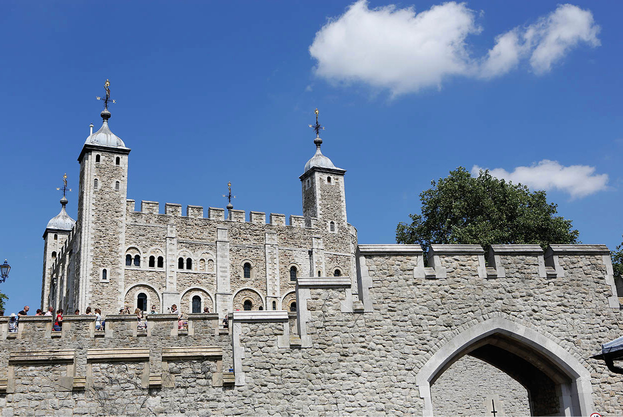 Top Attraction 1 Lydia EvansApa Publications Tower of London Where many a - photo 4