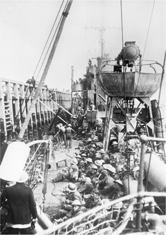 9 British troops boarding a destroyer at the Mole Dunkirk 10 Paul Reynaud - photo 11