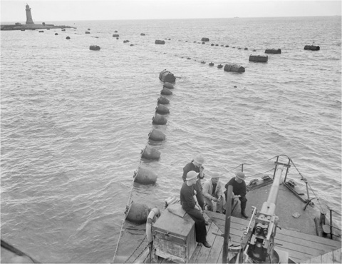 14 How British ships were guarded whilst in port 15 Winston Churchill meets - photo 16