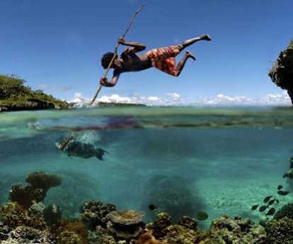 THE ANCIENT BEGINNINGS S pearfishing is undoubtedly one of the oldest sports - photo 2