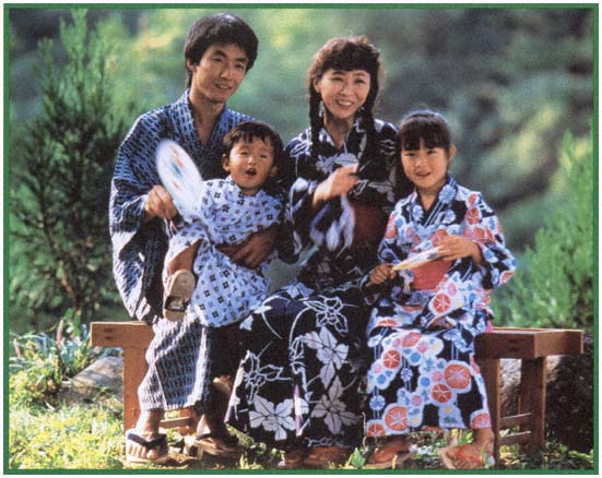 A Japanese family wearing traditional kimonos Page 5 - photo 3