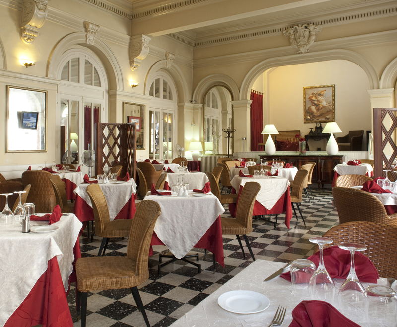 Interior of Grand Caf Napolon With a backdrop of wild granite mountains and - photo 3