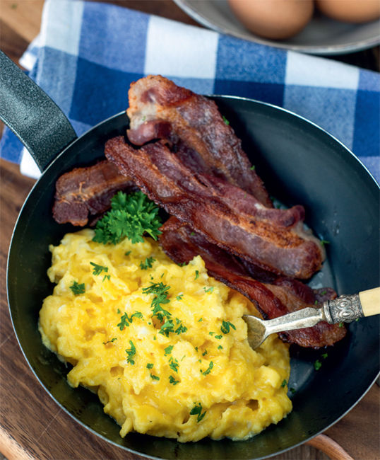 15 ml olive oil 250 g rindless streaky bacon 8 extra-large eggs 2 egg yolks - photo 9