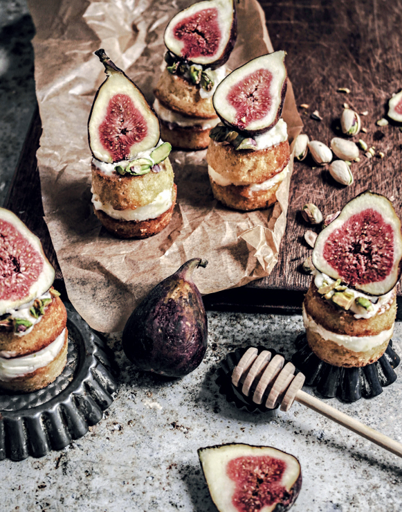 Little honey cakes with figs pistachios and mascarpone Makes 6 cakes - photo 12