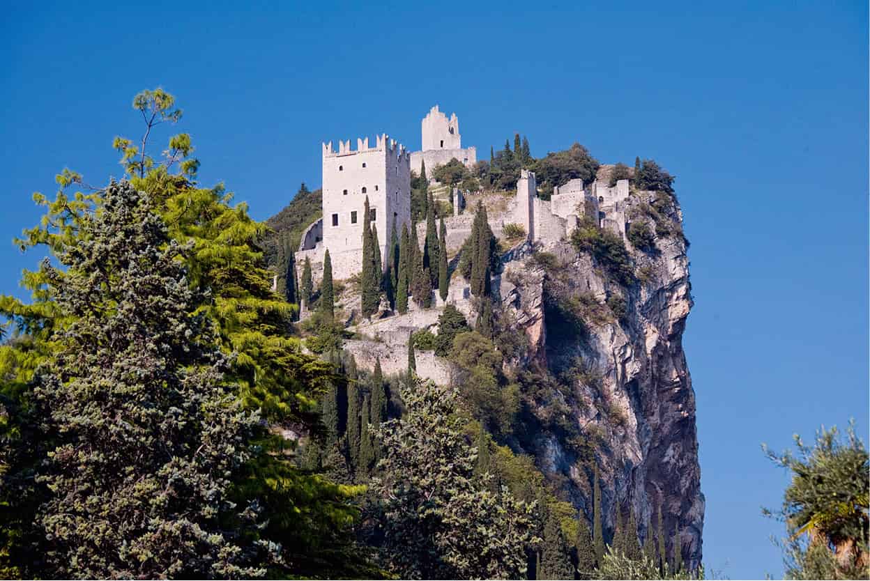 Castles Armies of crenellated castles march down the valleys of Trentino - photo 4