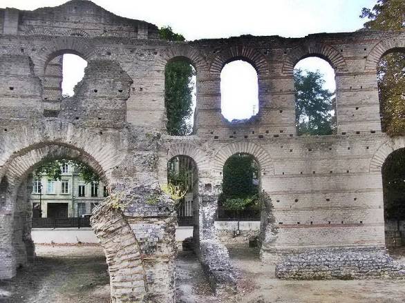 Roman remains of an amphitheatre at Bordeaux The Roman Empire in the time - photo 15