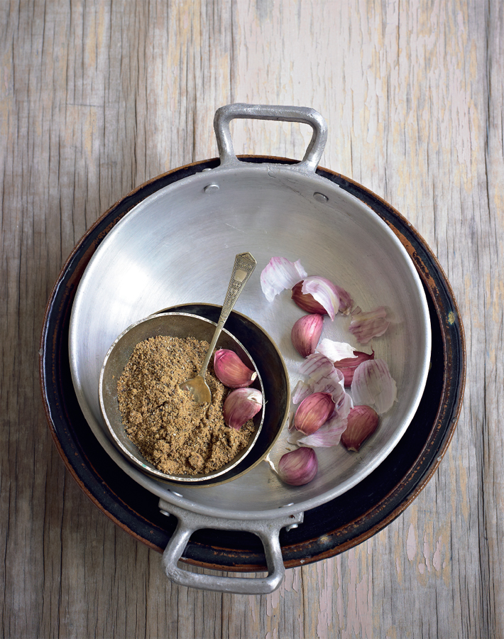 Introduction To many meat and poultry cookery can seem dauntingly complex - photo 6