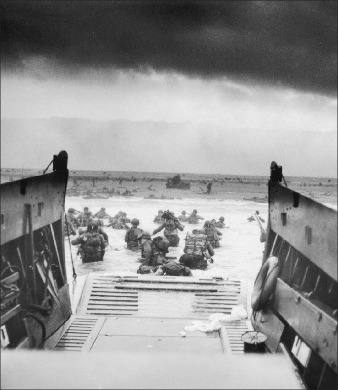 D-Day at Omaha Beach as seen by a Coast Guard photographer on an LCVP landing - photo 2