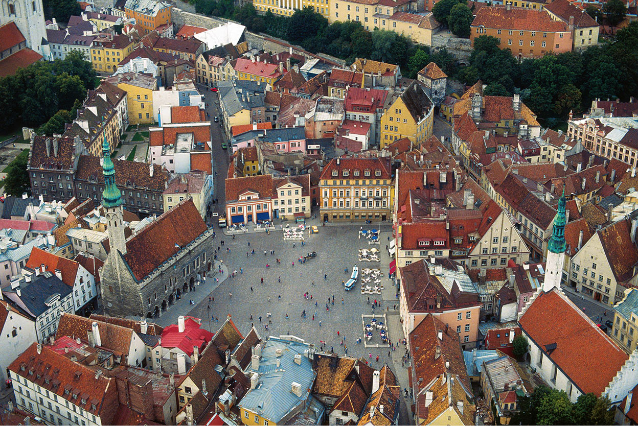 Tallinn Old Town This is as pretty as Old Towns get with cobbled streets a - photo 4