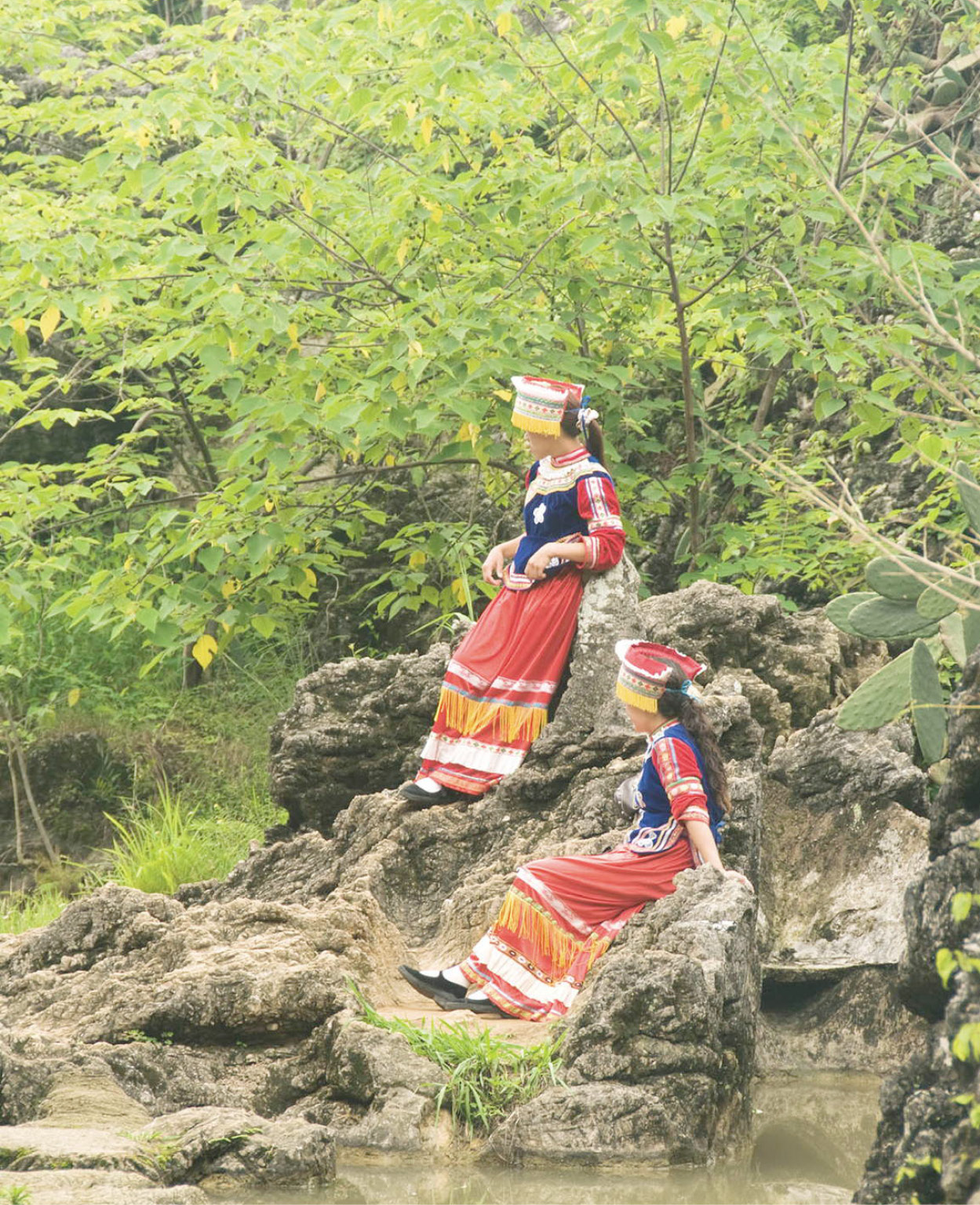 Buyi minority women in Yunnan province David HenleyApa Publications For - photo 5