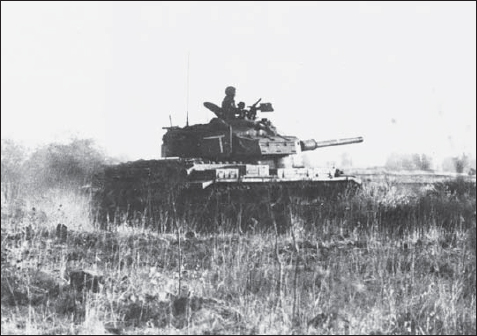 A solitary Centurion Shot takes up position behind a wall of basalt rocks Tank - photo 4