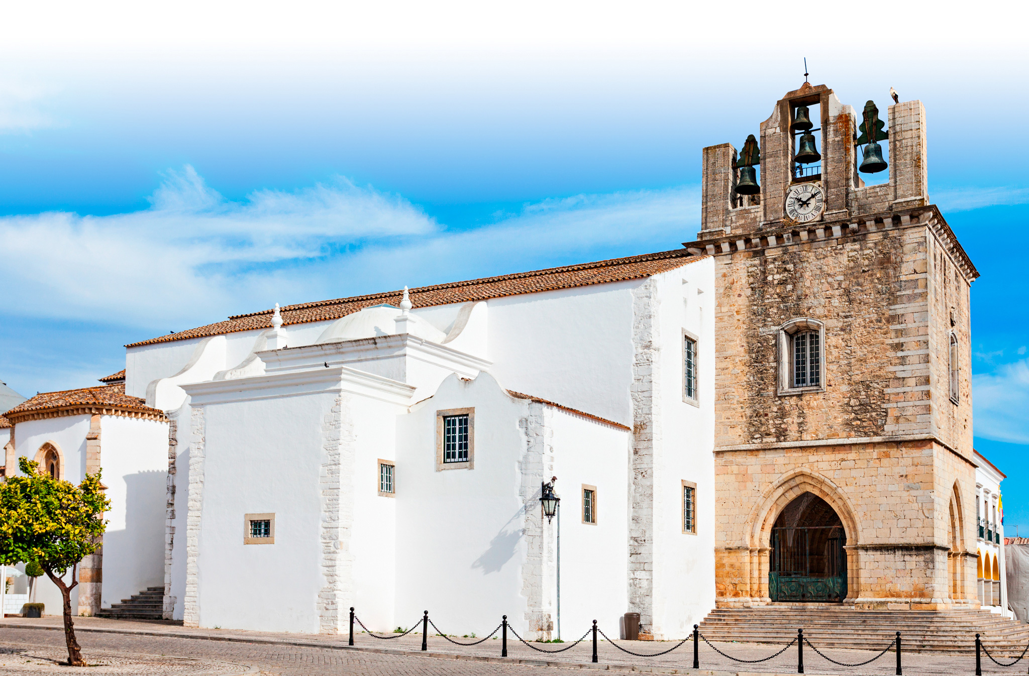 Exterior of the S Cathedral Nossa Senhora do P da Cruz Google Map - photo 27