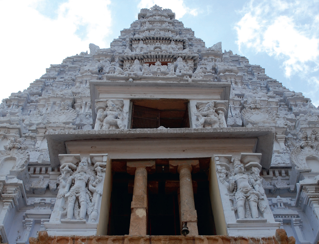 Dan Cruickshank One of the towering pyramidal gopura at Sri Ranganathaswamy - photo 5