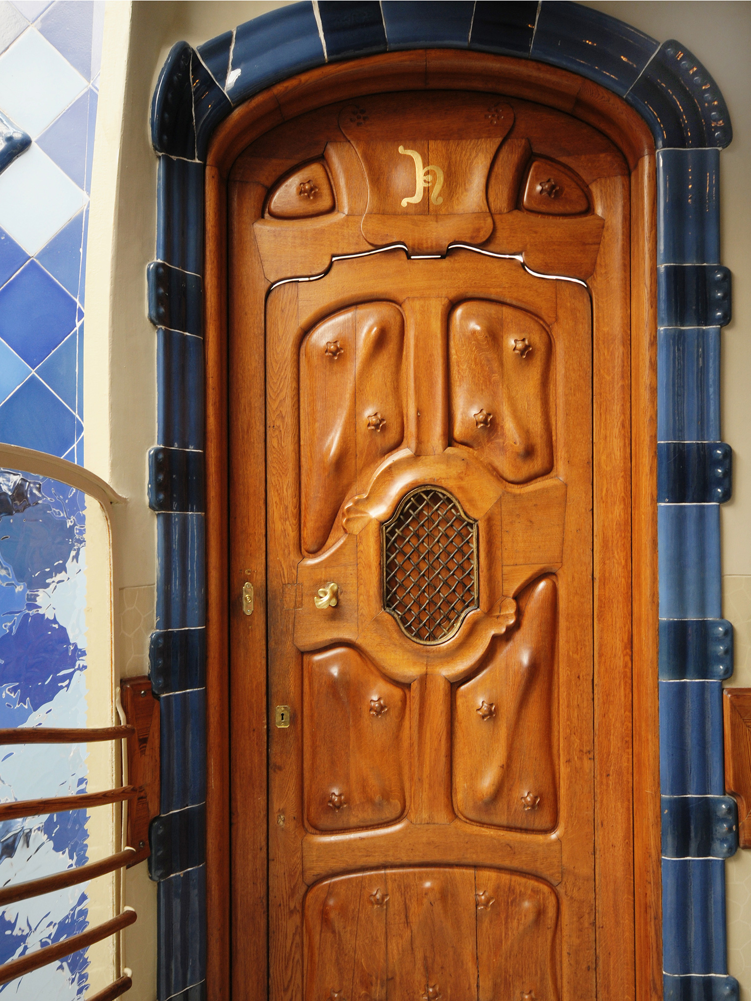 Carved Door at Casa Batll When to visit Barcelona is an established - photo 6