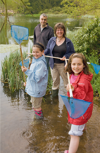 Pond dipping at Clumber Park Nottinghamshire How to use this book This book - photo 5