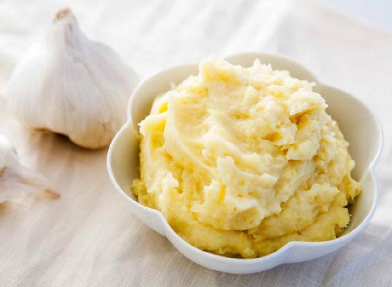 Garlic Potato Mash Mash with stir-fried garlic boiled potatoes and cream - photo 7