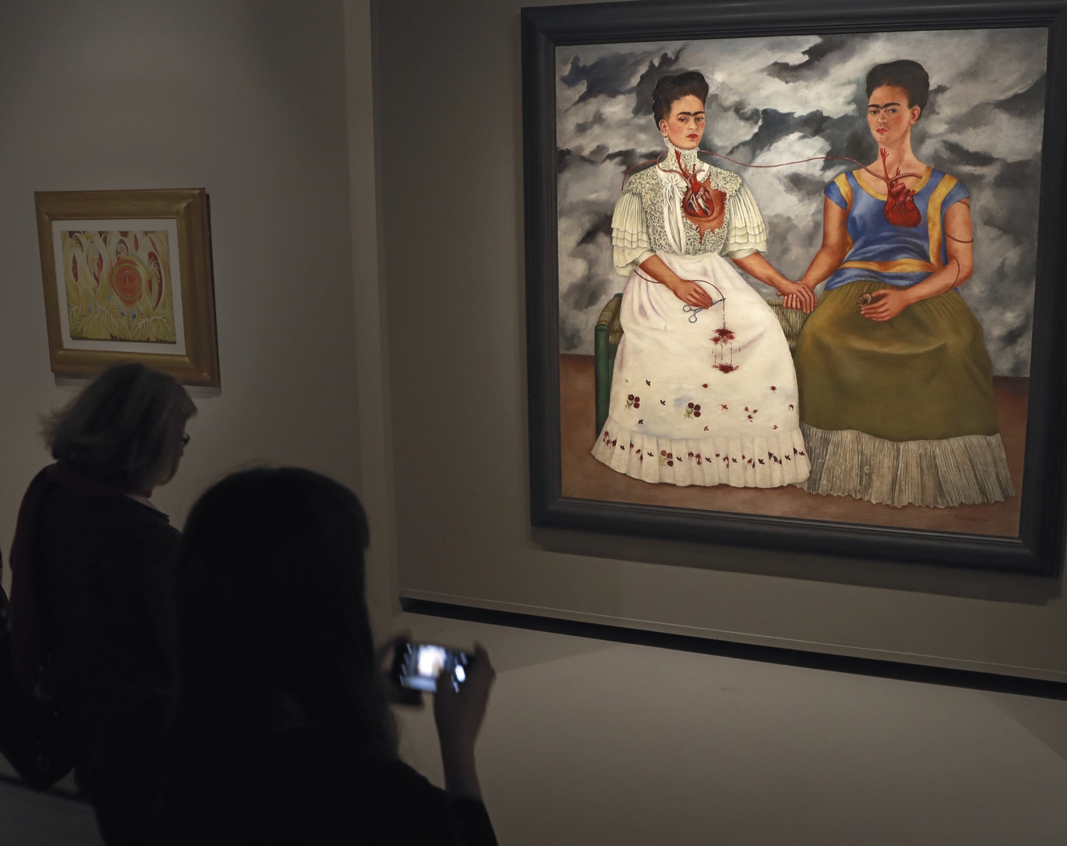 Frida Kahlos The Two Fridas 1939 inspiring visitors to the Grand Palais - photo 9