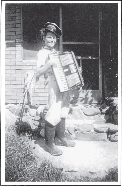 Born into a pro-IWW Finnish farm family in Wisconsin Jenny Lahti Velsek - photo 1