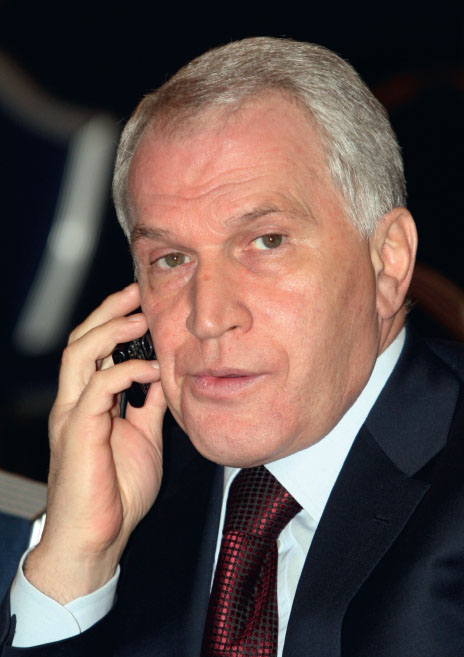 Yury Kovalchuk the biggest shareholder in Bank Rossiya Martin Schlaff the - photo 15