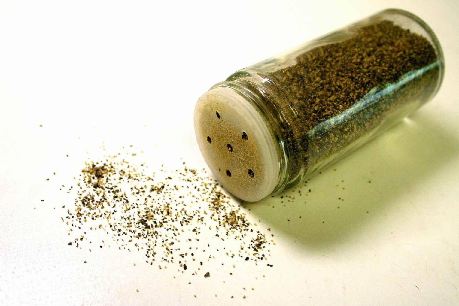 The most common seasoning next to salt is black pepper as they are often used - photo 3