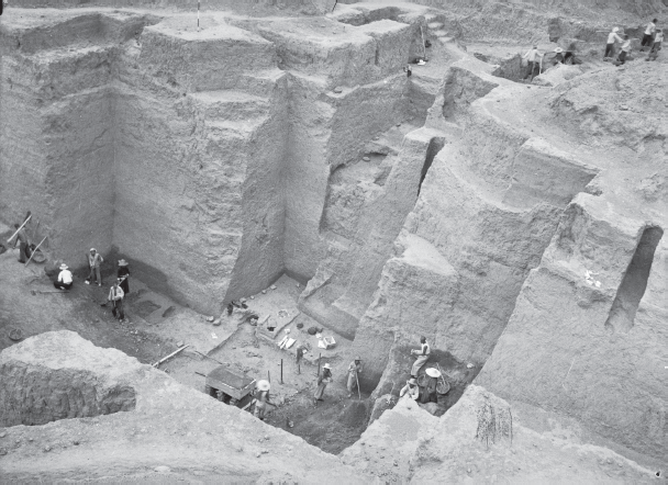 Although burials of the Western Zhou mid-eleventh century to 771 BCE kings - photo 3