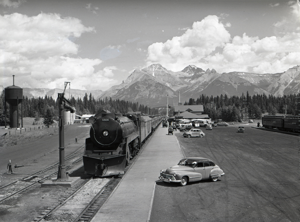 The Dominion at Banff station 1948 Photographer Nicholas Morant Courtesy - photo 20