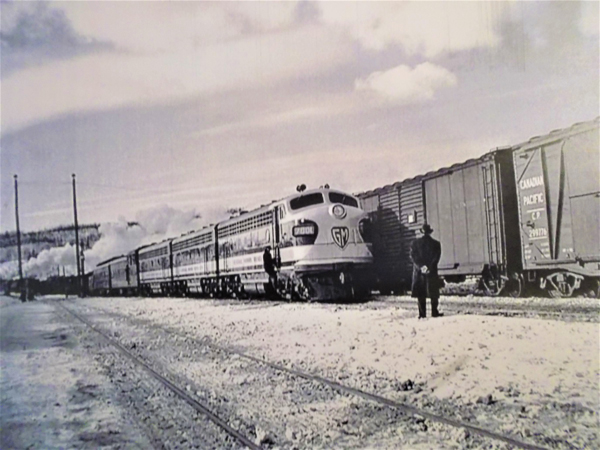 General Motors test diesel set leading the Dominion 1949 Courtesy Gainer - photo 21