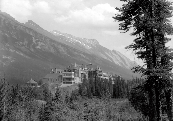 Original Banff Springs Hotel ca 1900 1910 Photographer Byron Harmon - photo 4