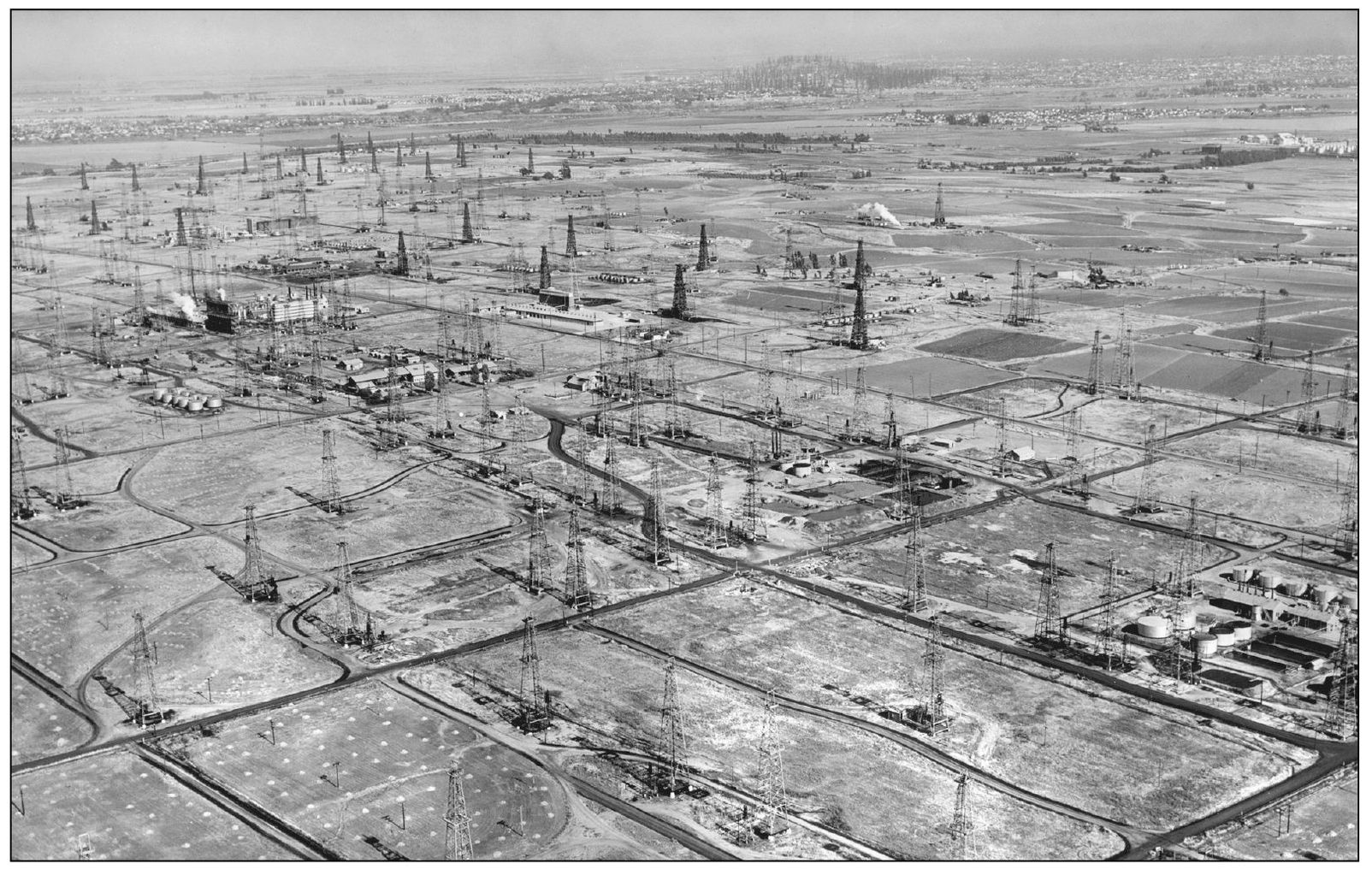 After World War I oil drilling and oil refineries spread throughout South Bay - photo 5