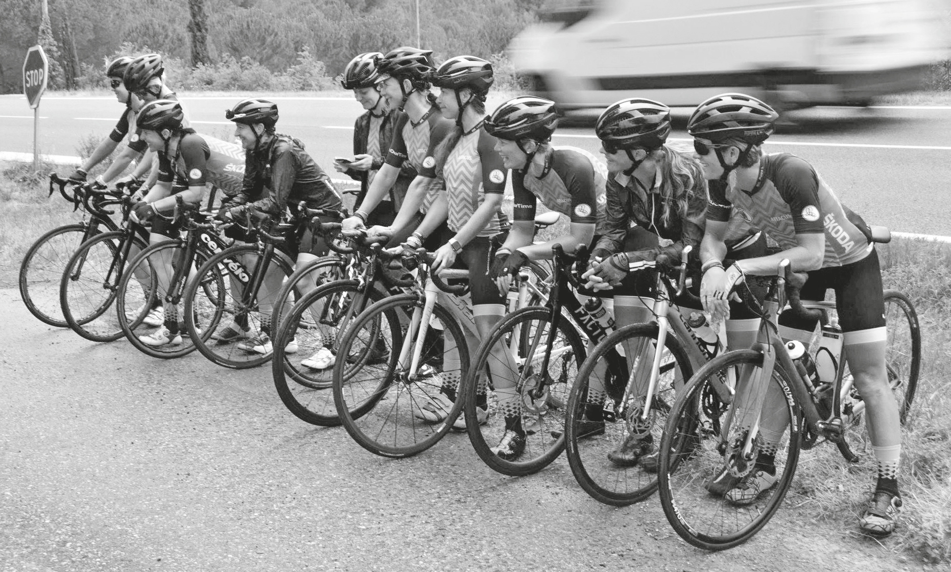 InternationElles at the start of stage 15 Limoux to Prat dAlbis July 20 - photo 12