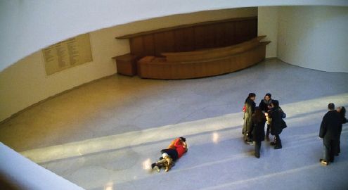 3 Tino Sehgal The Kiss performed in 2009 Guggenheim Museum New York - photo 4